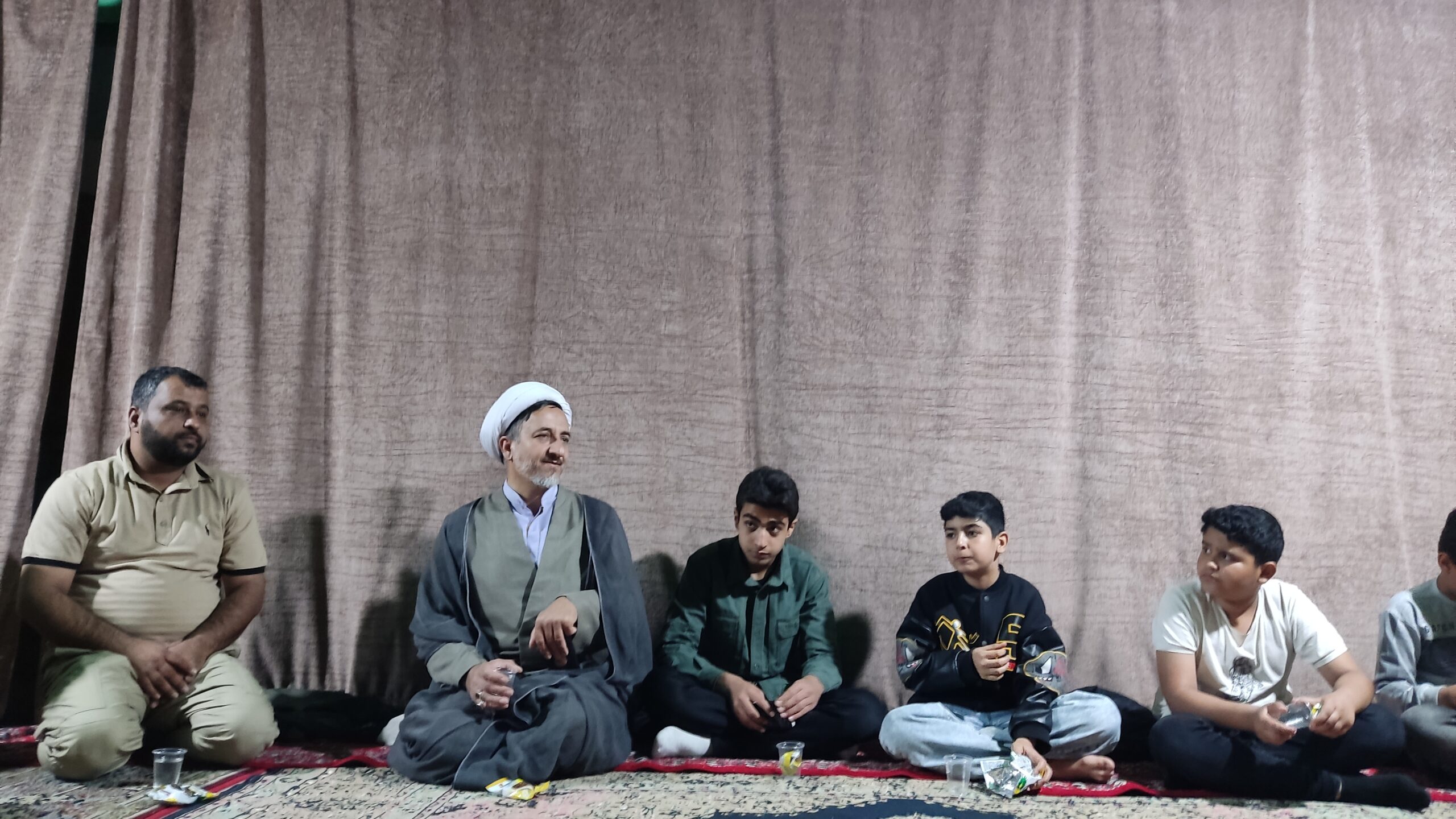 گزارش تصویری جلسه هفتگی گروه نوجوانان
