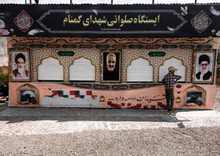 نصب درب های جلوی ایستگاه صلواتی شهدای گمنام شهر خانوک
